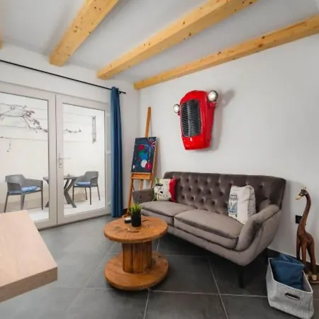 Apartman In Pore Near *
