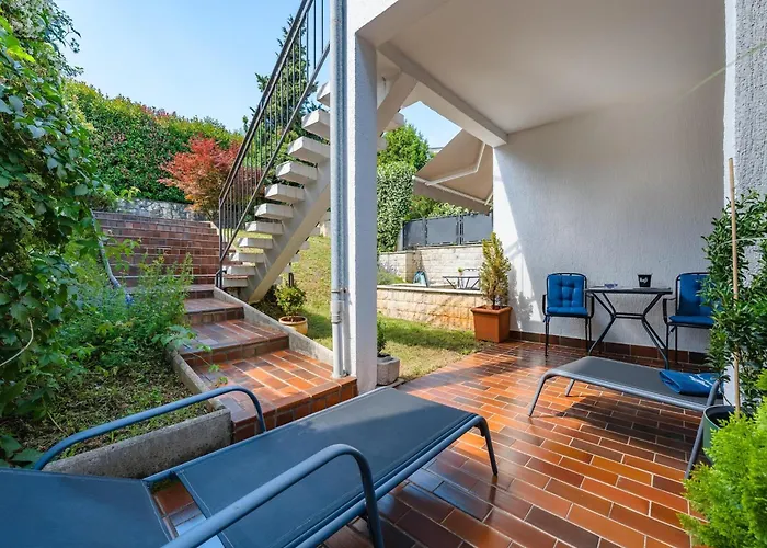 In Pore Near Διαμέρισμα *