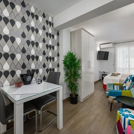 In Pore Near Apartment