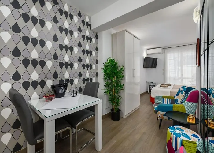 In Pore Near アパート